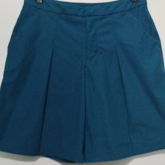 Lululemon women's Bermuda shorts size 6